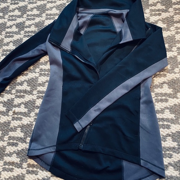 Lightweight jacket - Picture 2 of 2